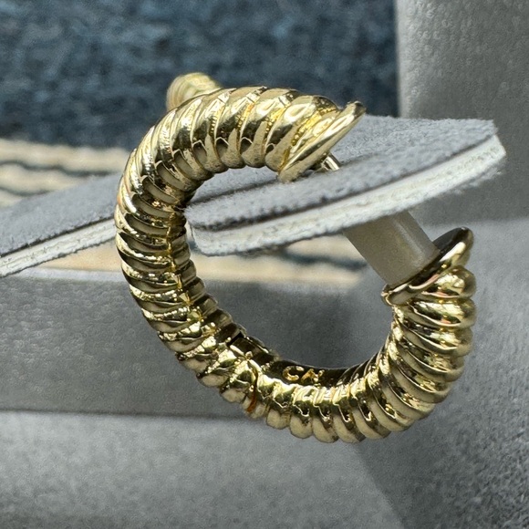 New High Quality Hoop Huggies Lussoro 18k Gold Plated Everyday Wear Earrings - Picture 4 of 10